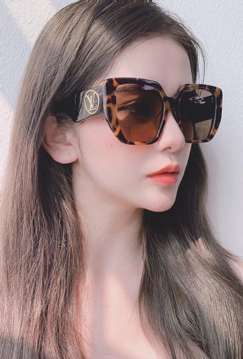 ルイヴィトンサングラス正面デザイン